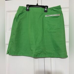 - FAIRWAY FOX Green and white skort size 6